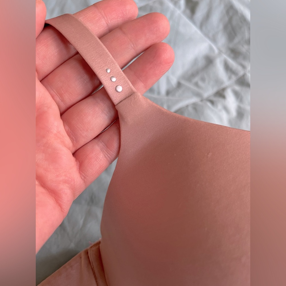 Victoria's Secret Biofit Demi Uplift 38DD w/ Silver Accents on Straps